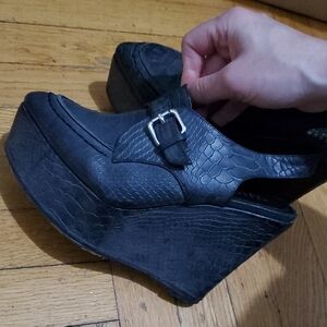 Messeca New York Black Croc-Embossed Loafers